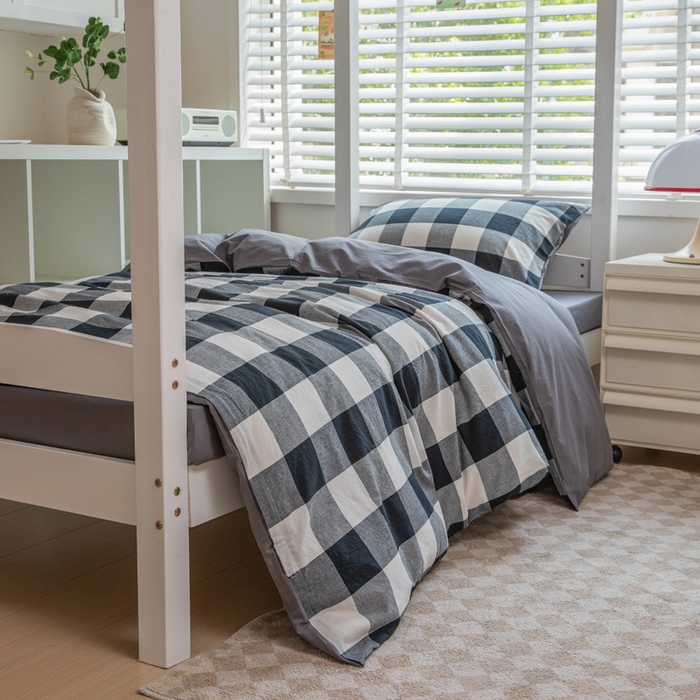 91家纺网 家纺一手货源 找家纺 柠萌家居 2025新款无印良品风色织水洗棉A类学生宿舍三件套 留恋时光-黑