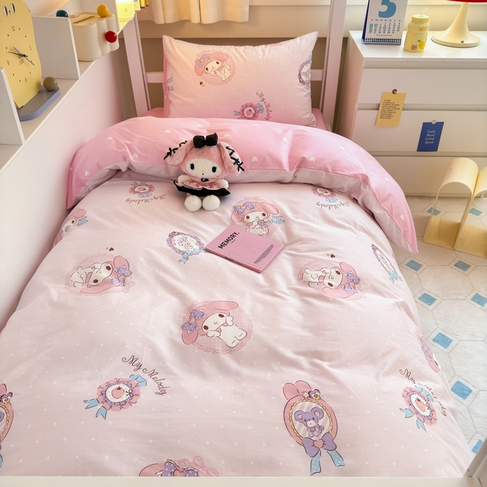 91家纺网 家纺一手货源 找家纺 曼之夏 2024新款全棉三丽鸥学生三件套 小兔美乐蒂