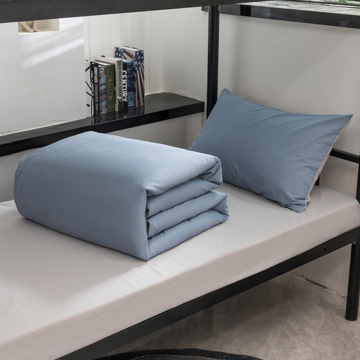 91家纺网 家纺一手货源 找家纺 柠萌家居 2025新款无印良品风色织水洗棉A类学生宿舍三件套 浅蓝灰