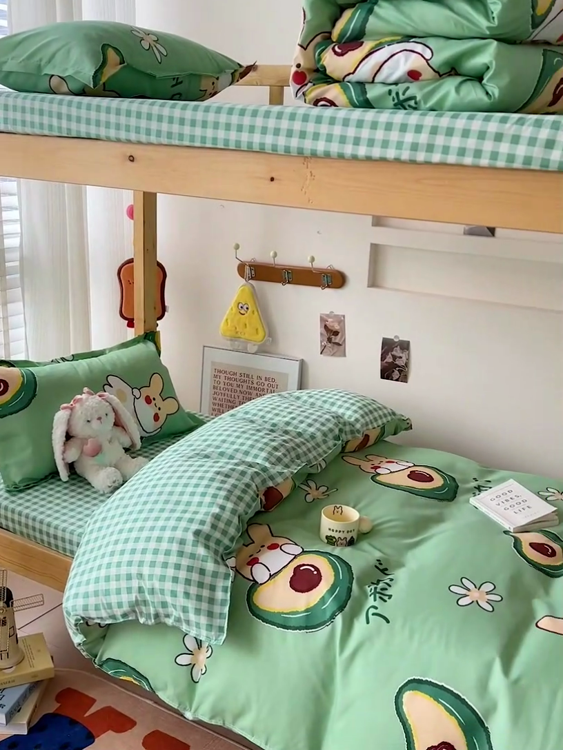 91家纺网 家纺一手货源 找家纺 楠沐家纺 2025新款亲肤芦荟棉印花学生宿舍上下铺四件套三件套 牛油果小兔