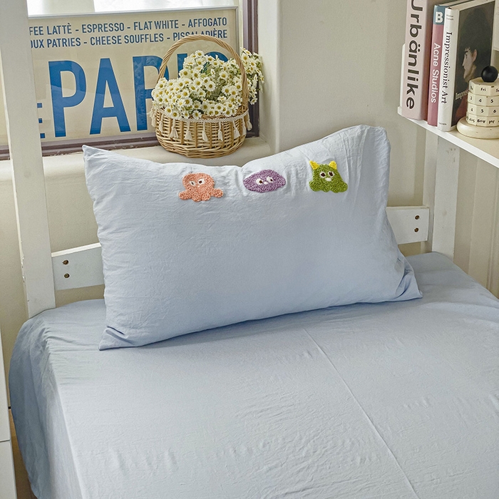 91家纺网 家纺一手货源 找家纺 韩巢家纺 2024新款超柔水洗棉毛巾绣学生宿舍上下铺三件套四件套-小精灵系列 小精灵浅蓝