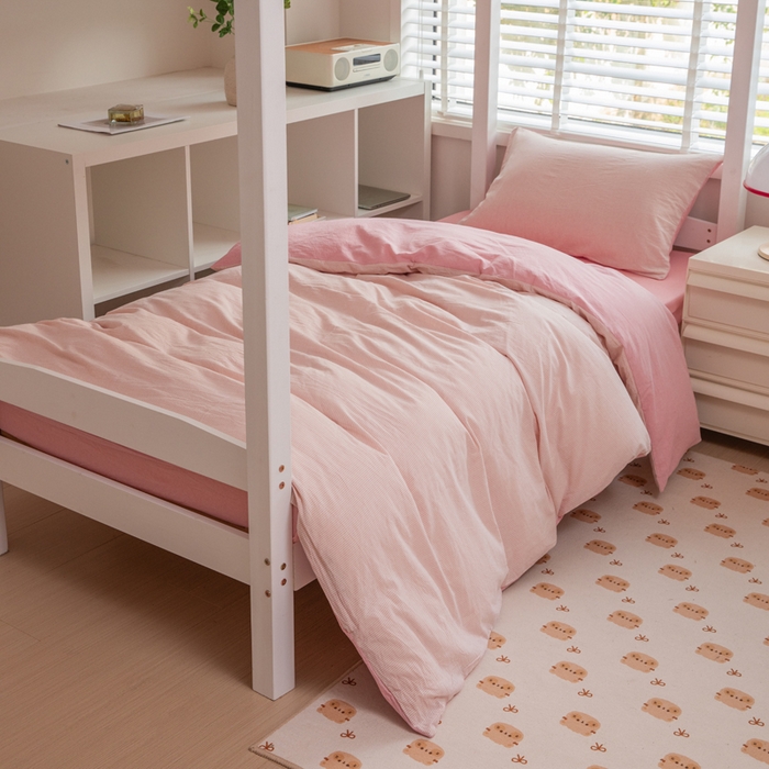 91家纺网 家纺一手货源 找家纺 柠萌家居 2025新款无印良品风色织水洗棉A类学生宿舍三件套 粉密条