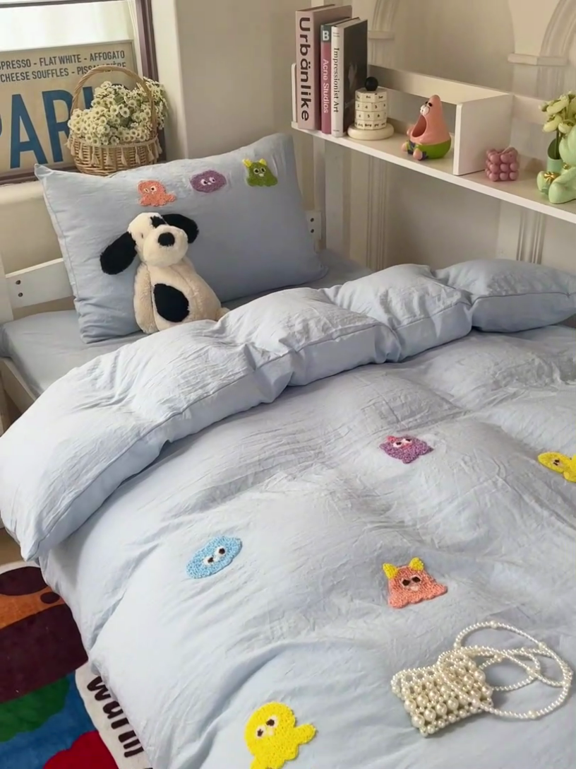 91家纺网 家纺一手货源 找家纺 韩巢家纺 2024新款超柔水洗棉毛巾绣学生宿舍上下铺三件套四件套-小精灵系列 小精灵浅蓝