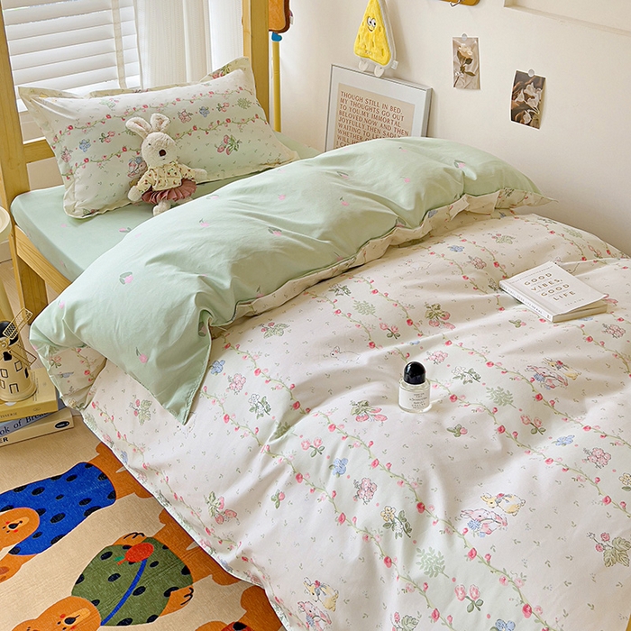 91家纺网 家纺一手货源 找家纺 楠沐家纺 2025新款亲肤芦荟棉印花学生宿舍上下铺四件套三件套 草莓小兔