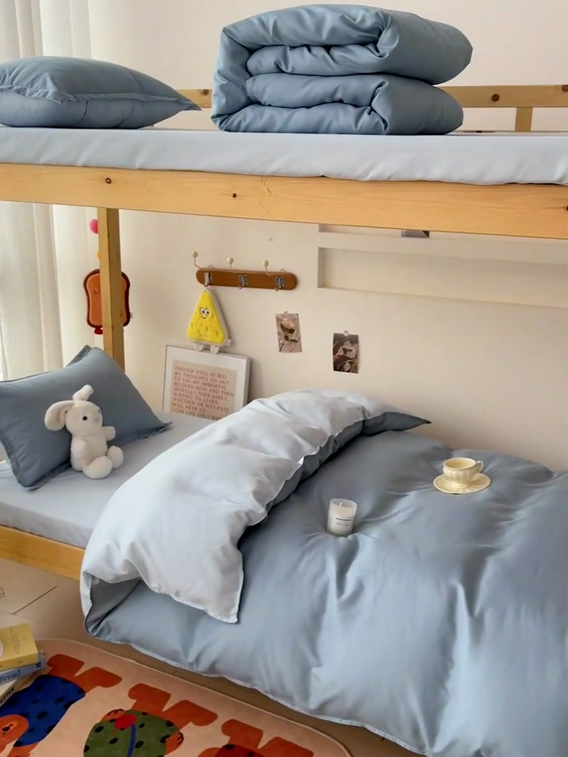 91家纺网 家纺一手货源 找家纺 楠沐家纺 2025新款亲肤芦荟棉印花学生宿舍上下铺四件套三件套 月光雾蓝