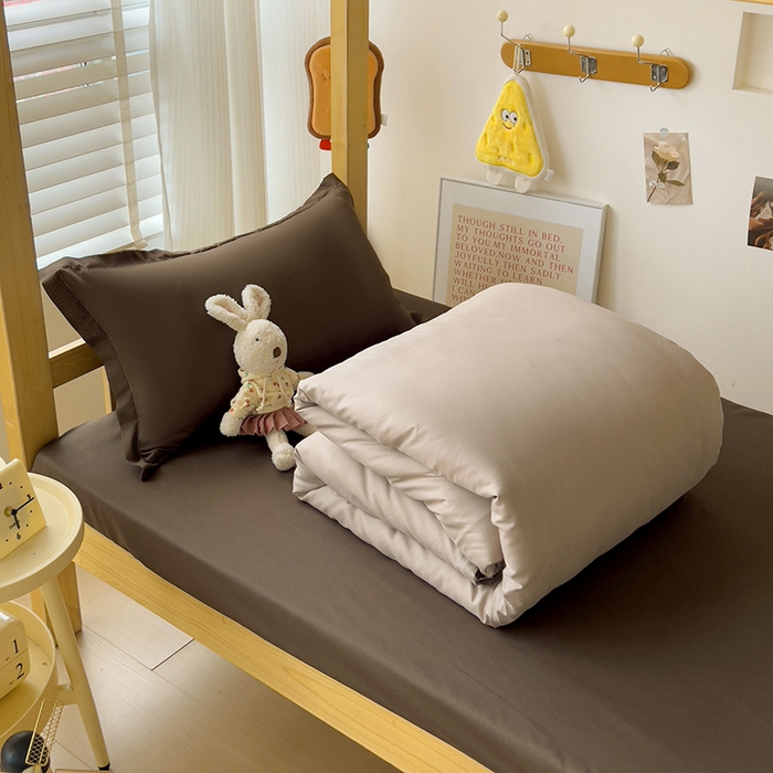 91家纺网 家纺一手货源 找家纺 楠沐家纺 2025新款亲肤芦荟棉印花学生宿舍上下铺四件套三件套 咖色摩卡