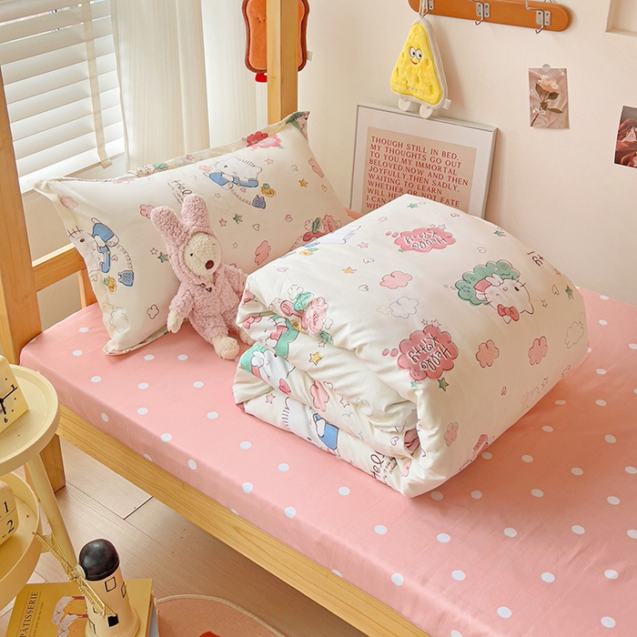 91家纺网 家纺一手货源 找家纺 楠沐家纺 2025新款亲肤芦荟棉印花学生宿舍上下铺四件套三件套 粉蓝喵喵