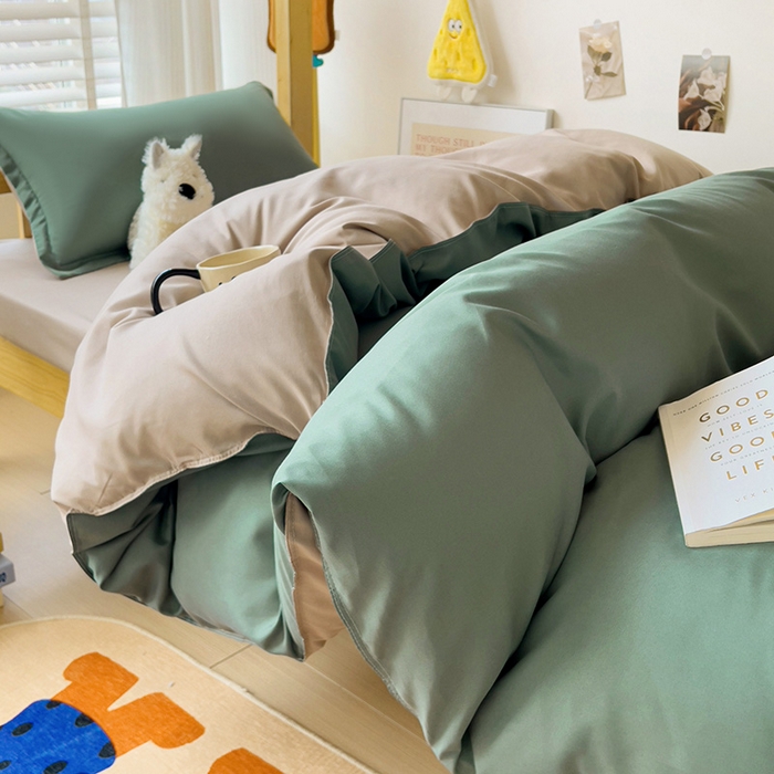 91家纺网 家纺一手货源 找家纺 楠沐家纺 2025新款亲肤芦荟棉印花学生宿舍上下铺四件套三件套 军绿+浅驼