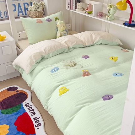 91家纺网 家纺一手货源 找家纺 韩巢家纺 2024新款超柔水洗棉毛巾绣学生宿舍上下铺三件套四件套-小精灵系列 小精灵浅黄绿