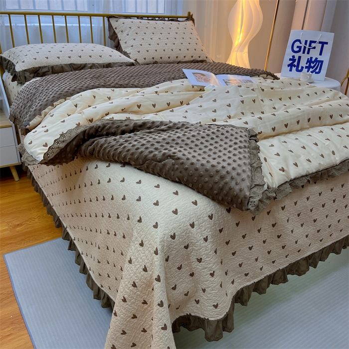 91家纺网 家纺一手货源 找家纺 暖居 2024新款豆豆被四件套 爱心卡