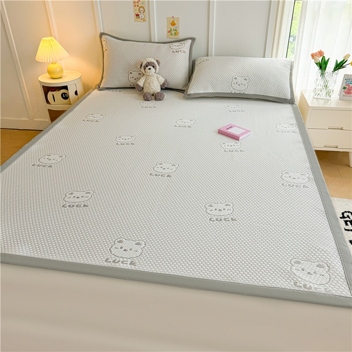 91家纺网 家纺一手货源 找家纺 喜居 2024新款LUCK小冰熊A类豆豆凉感席 LUCK小冰熊-灰