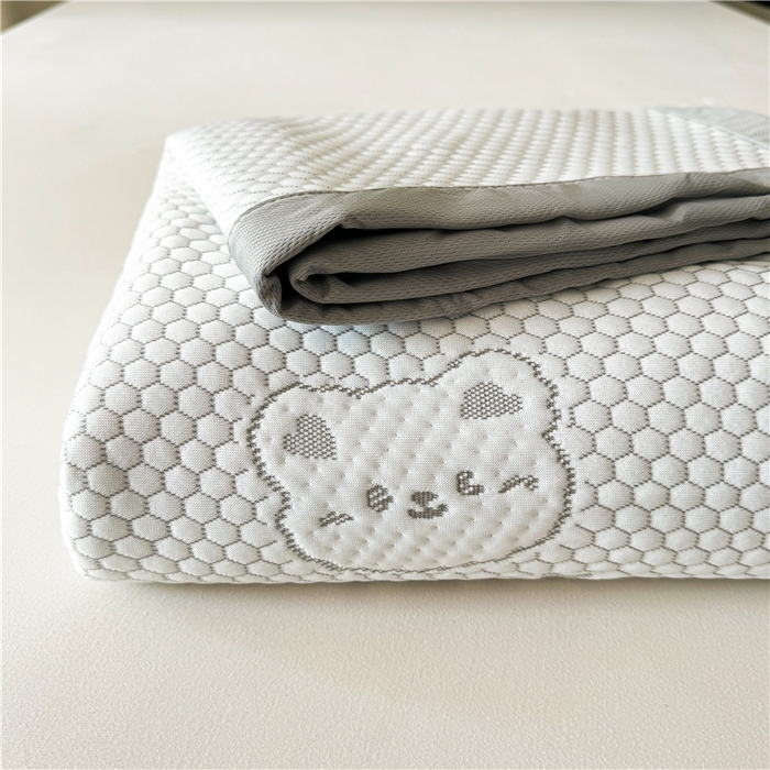 91家纺网 家纺一手货源 找家纺 喜居 2024新款LUCK小冰熊A类豆豆凉感席 LUCK小冰熊-灰