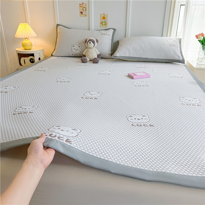 91家纺网 家纺一手货源 找家纺 喜居 2024新款LUCK小冰熊A类豆豆凉感席 LUCK小冰熊-咖