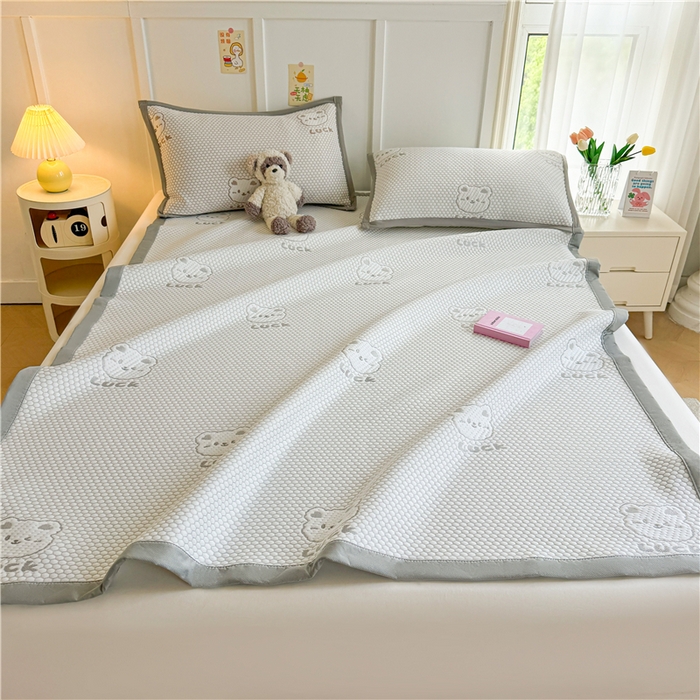 91家纺网 家纺一手货源 找家纺 喜居 2024新款LUCK小冰熊A类豆豆凉感席 LUCK小冰熊-灰