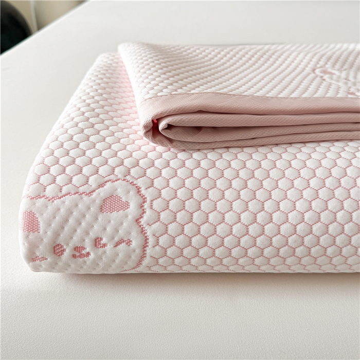 91家纺网 家纺一手货源 找家纺 喜居 2024新款LUCK小冰熊A类豆豆凉感席 LUCK小冰熊-粉