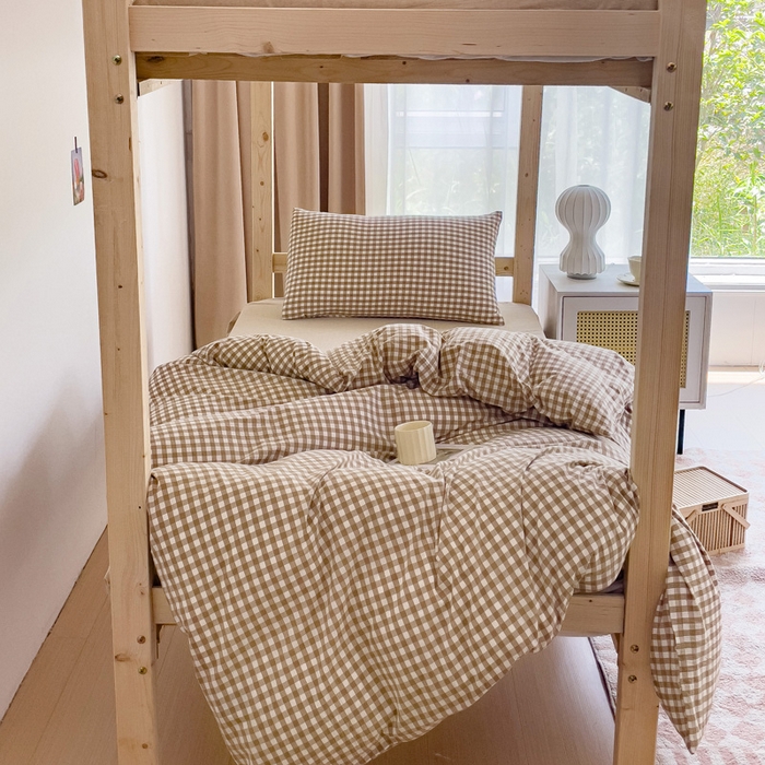 91家纺网 家纺一手货源 找家纺 玖弘家居 2024新款全棉色织水洗棉学生三件套四件套床垫套系列 米小格