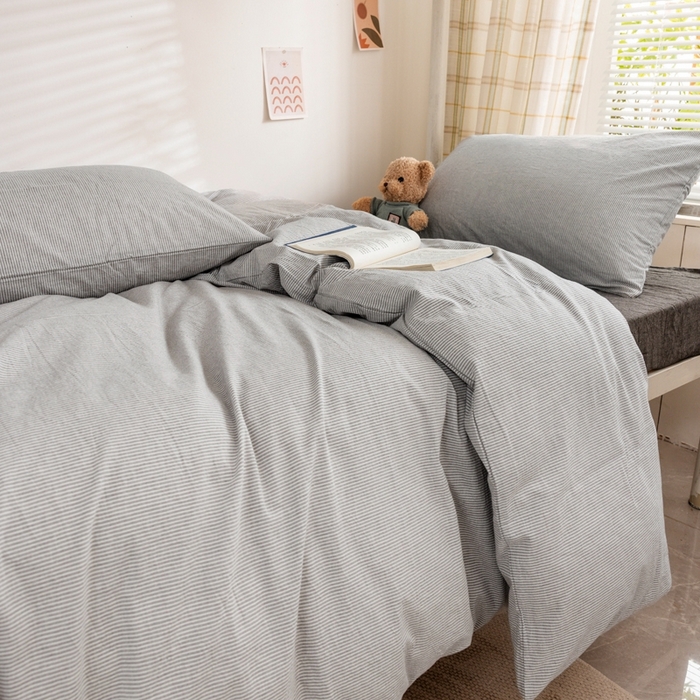 91家纺网 家纺一手货源 找家纺 柠萌家居 2025新款无印良品风A类色织水洗棉全棉学生宿舍三件套床垫套三件套 灰极细条