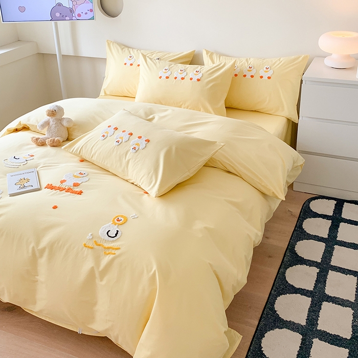 91家纺网 家纺一手货源 找家纺 2024新款全棉40S水洗棉毛巾绣工艺四件套 好运鸭