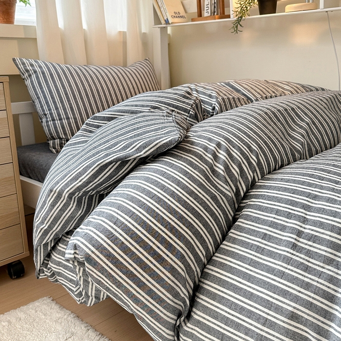 91家纺网 家纺一手货源 找家纺 玖弘家居 2024新款全棉色织水洗棉学生三件套四件套床垫套系列 宽窄条藏青灰