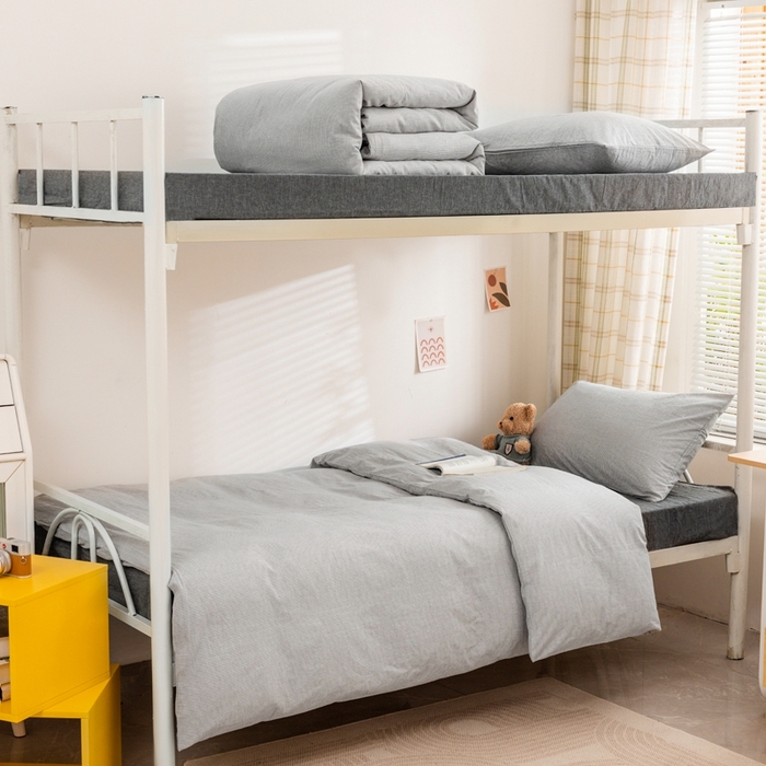 91家纺网 家纺一手货源 找家纺 柠萌家居 2025新款无印良品风A类色织水洗棉全棉学生宿舍三件套床垫套三件套 灰极细条