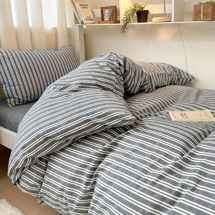 91家纺网 家纺一手货源 找家纺 玖弘家居 2024新款全棉色织水洗棉学生三件套四件套床垫套系列 宽窄条藏青灰