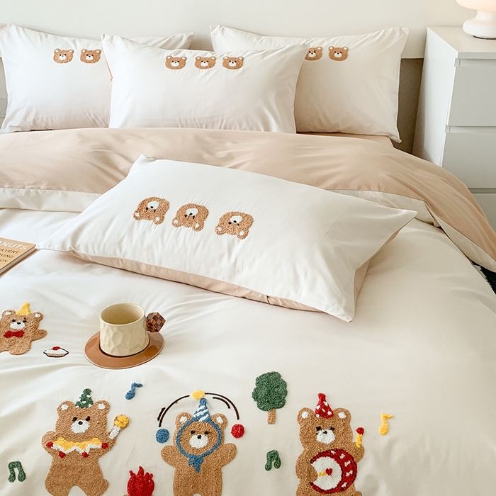 91家纺网 家纺一手货源 找家纺 2024新款全棉40S水洗棉毛巾绣工艺四件套 快乐小熊