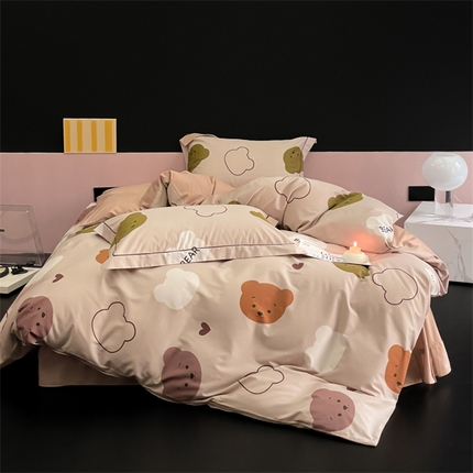 91家纺网 家纺一手货源 找家纺 由丽家纺 2025新款柔棉印花四件套系列 玩具熊-粉