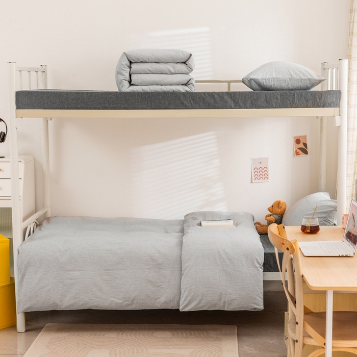 91家纺网 家纺一手货源 找家纺 柠萌家居 2025新款无印良品风A类色织水洗棉全棉学生宿舍三件套床垫套三件套 灰极细条