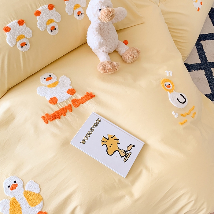 91家纺网 家纺一手货源 找家纺 2024新款全棉40S水洗棉毛巾绣工艺四件套 好运鸭