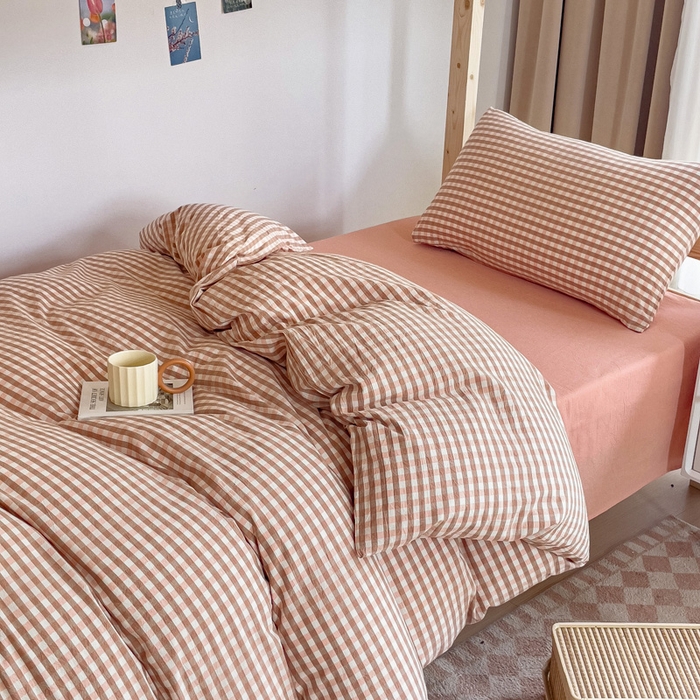 91家纺网 家纺一手货源 找家纺 玖弘家居 2024新款全棉色织水洗棉学生三件套四件套床垫套系列 粉小格