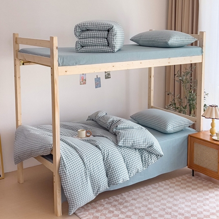 91家纺网 家纺一手货源 找家纺 玖弘家居 2024新款全棉色织水洗棉学生三件套四件套床垫套系列 浅蓝小格