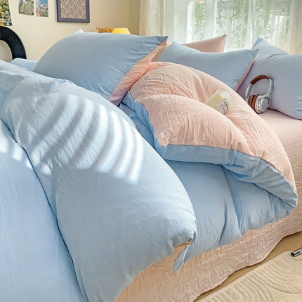 91家纺网 家纺一手货源 找家纺 韩巢家纺 2024新款ins风超柔褶皱亲肤水洗棉四件套 -纯色双拼系列（提供卖家秀） 水洗棉蓝粉