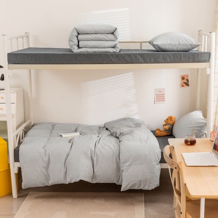 91家纺网 家纺一手货源 找家纺 柠萌家居 2025新款无印良品风A类色织水洗棉全棉学生宿舍三件套床垫套三件套 灰极细条