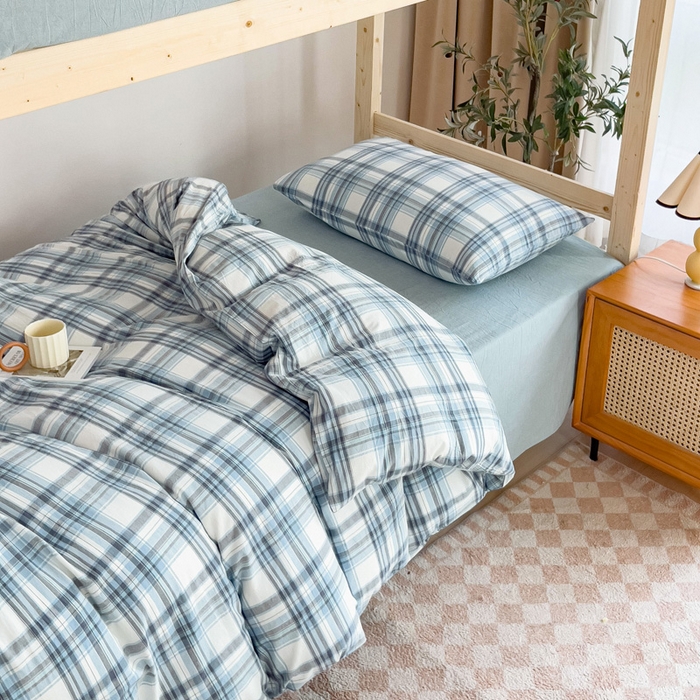 91家纺网 家纺一手货源 找家纺 玖弘家居 2024新款全棉色织水洗棉学生三件套四件套床垫套系列 春彩兰格