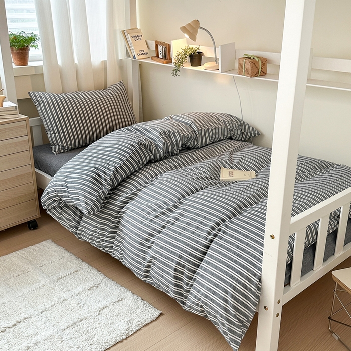 91家纺网 家纺一手货源 找家纺 玖弘家居 2024新款全棉色织水洗棉学生三件套四件套床垫套系列 宽窄条藏青灰