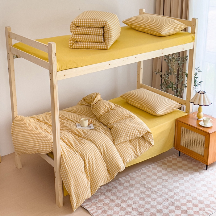 91家纺网 家纺一手货源 找家纺 玖弘家居 2024新款全棉色织水洗棉学生三件套四件套床垫套系列 淡黄小格