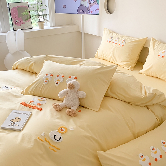 91家纺网 家纺一手货源 找家纺 2024新款全棉40S水洗棉毛巾绣工艺四件套 好运鸭