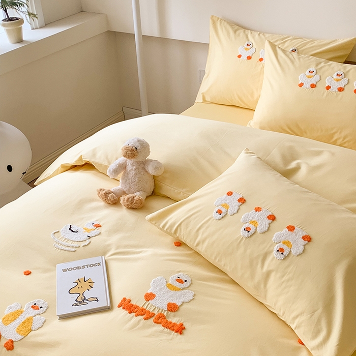 91家纺网 家纺一手货源 找家纺 2024新款全棉40S水洗棉毛巾绣工艺四件套 好运鸭