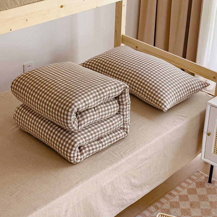 91家纺网 家纺一手货源 找家纺 玖弘家居 2024新款全棉色织水洗棉学生三件套四件套床垫套系列 米小格