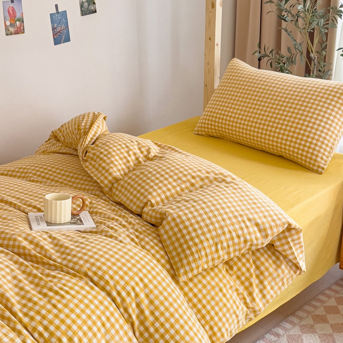 91家纺网 家纺一手货源 找家纺 玖弘家居 2024新款全棉色织水洗棉学生三件套四件套床垫套系列 淡黄小格