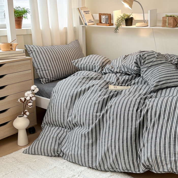 91家纺网 家纺一手货源 找家纺 玖弘家居 2024新款全棉色织水洗棉学生三件套四件套床垫套系列 宽窄条藏青灰