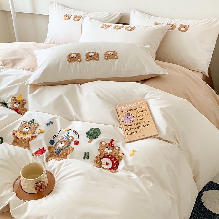 91家纺网 家纺一手货源 找家纺 2024新款全棉40S水洗棉毛巾绣工艺四件套 快乐小熊