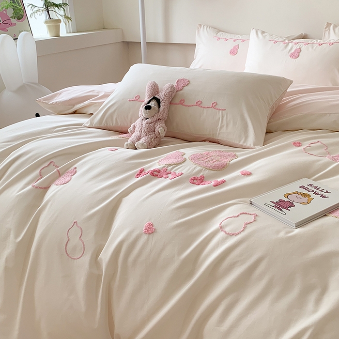 91家纺网 家纺一手货源 找家纺 2024新款全棉40S水洗棉毛巾绣工艺四件套 贝加尔