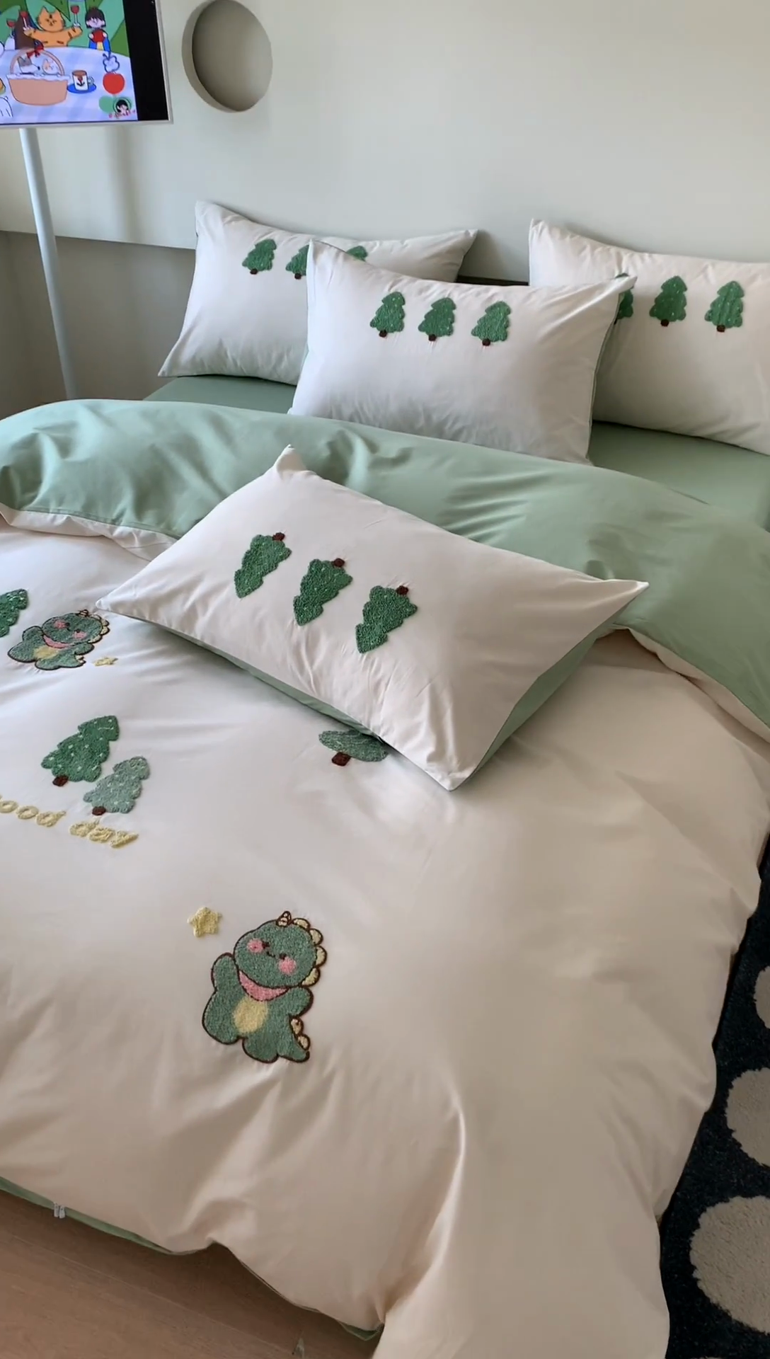 91家纺网 家纺一手货源 找家纺 2024新款全棉40S水洗棉毛巾绣工艺四件套 小恐龙