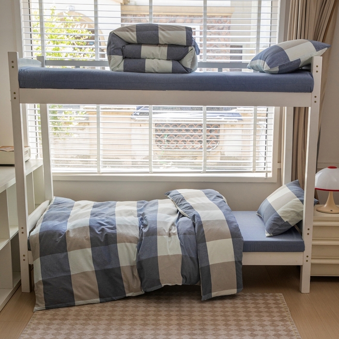 91家纺网 家纺一手货源 找家纺 柠萌家居 2025新款无印良品风A类色织水洗棉全棉学生宿舍三件套床垫套三件套 浅咖蓝