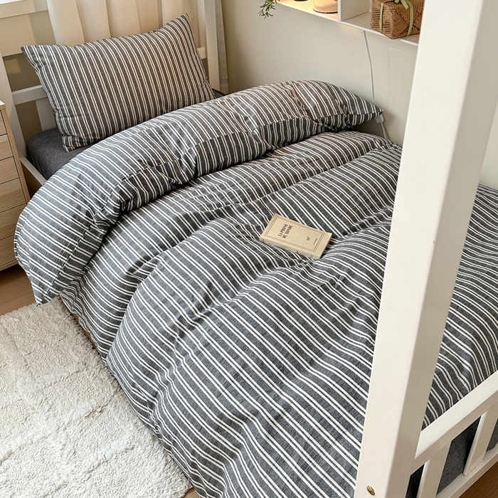 91家纺网 家纺一手货源 找家纺 玖弘家居 2024新款全棉色织水洗棉学生三件套四件套床垫套系列 宽窄条藏青灰