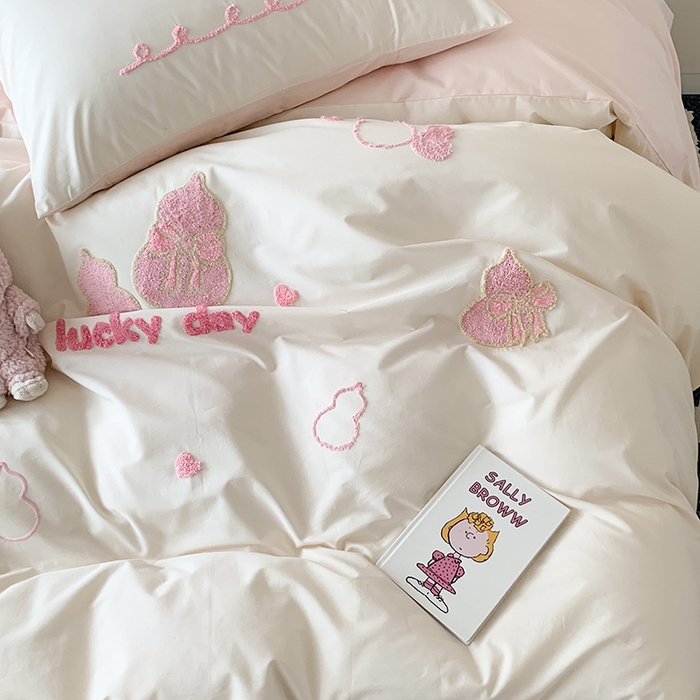 91家纺网 家纺一手货源 找家纺 2024新款全棉40S水洗棉毛巾绣工艺四件套 贝加尔