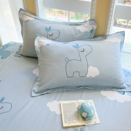 91家纺网 家纺一手货源 找家纺 铭成家纺 2024新款新疆棉喷气印花小清新系列单品枕套睡梦鹿