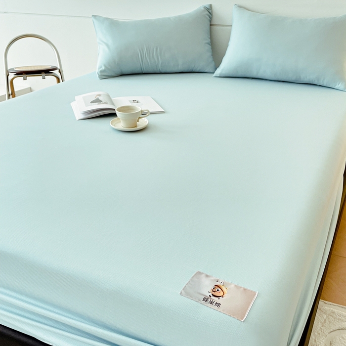 91家纺网 家纺一手货源 找家纺 豪选 2025新款A类蜂巢棉抗菌床笠（全网全供） 蜂巢浅蓝