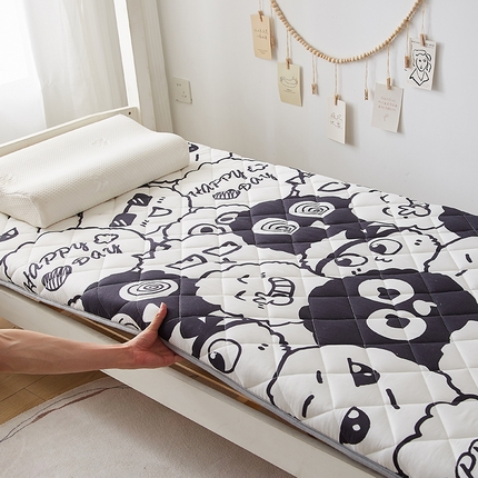 91家纺网 家纺一手货源 找家纺 2025新款磨毛印花床垫防滑床垫-学生床 煤球精灵